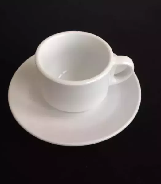 Tasse et sous tasse blanche