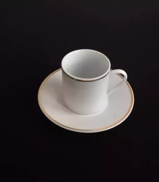 tasse_et_sous_tasse_liseret_or.webp